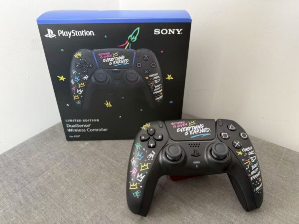 PS5 James controller